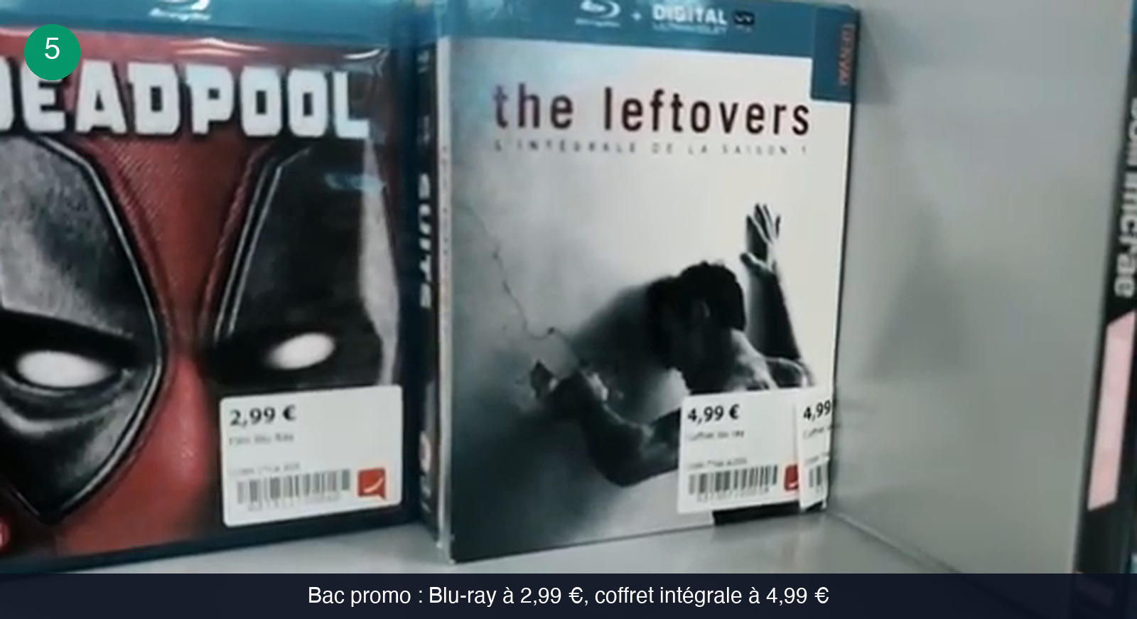 Bac promotionnel d’un magasin avec des Blu-ray de seconde main, un film étiqueté à 2,99 € et un coffret intégrale de saison à 4,99 €